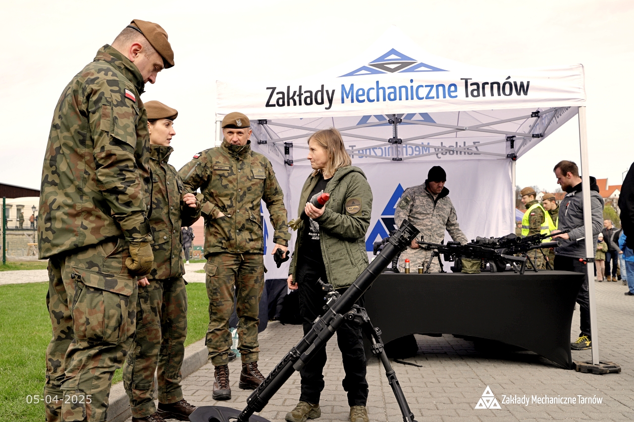 Zakłady Mechaniczne „Tarnów” S.A. wspierają obronność – przysięga Terytorialsów w historycznej scenerii